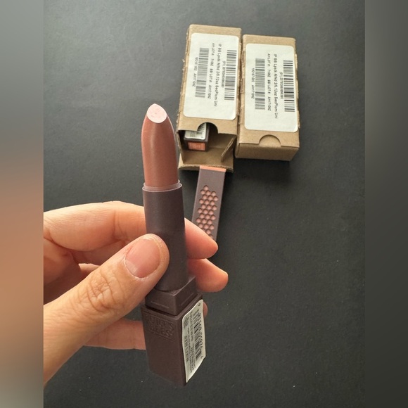 Burt’s Bees 100% Natural Moisturizing Satin Lipstick, Nile Nude, 1 Tube - Picture 9 of 10